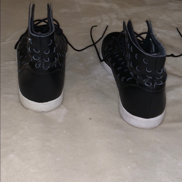 Volcom Women’s Buzz Fashion Hightop Sneakers - Picture 3 of 6